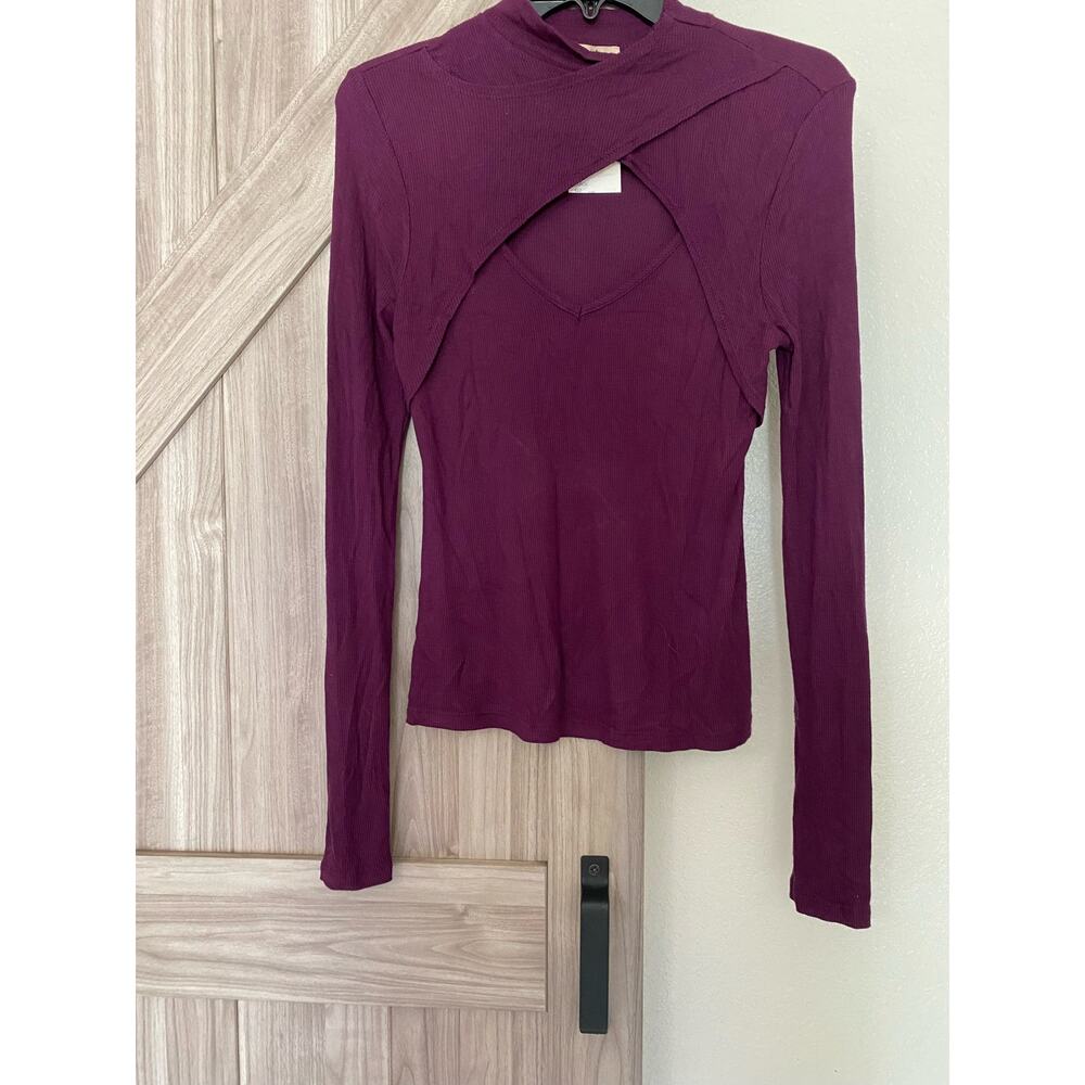 NWT Bloomfield Long sleeve cutout top in eggplant